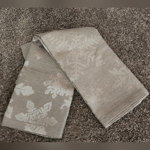 Silver satin snowflakes fabric table napkins lot of 12 jacquard damask Threshold - Picture 3 of 8
